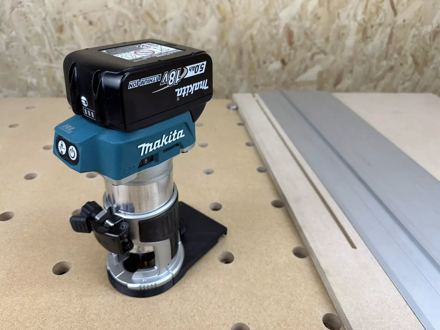 Makita DRT50 Li-Ion LXT Brushless Router Trimmer Router Guide Rail Adaptor for Original Bosch Circular Saw Guide