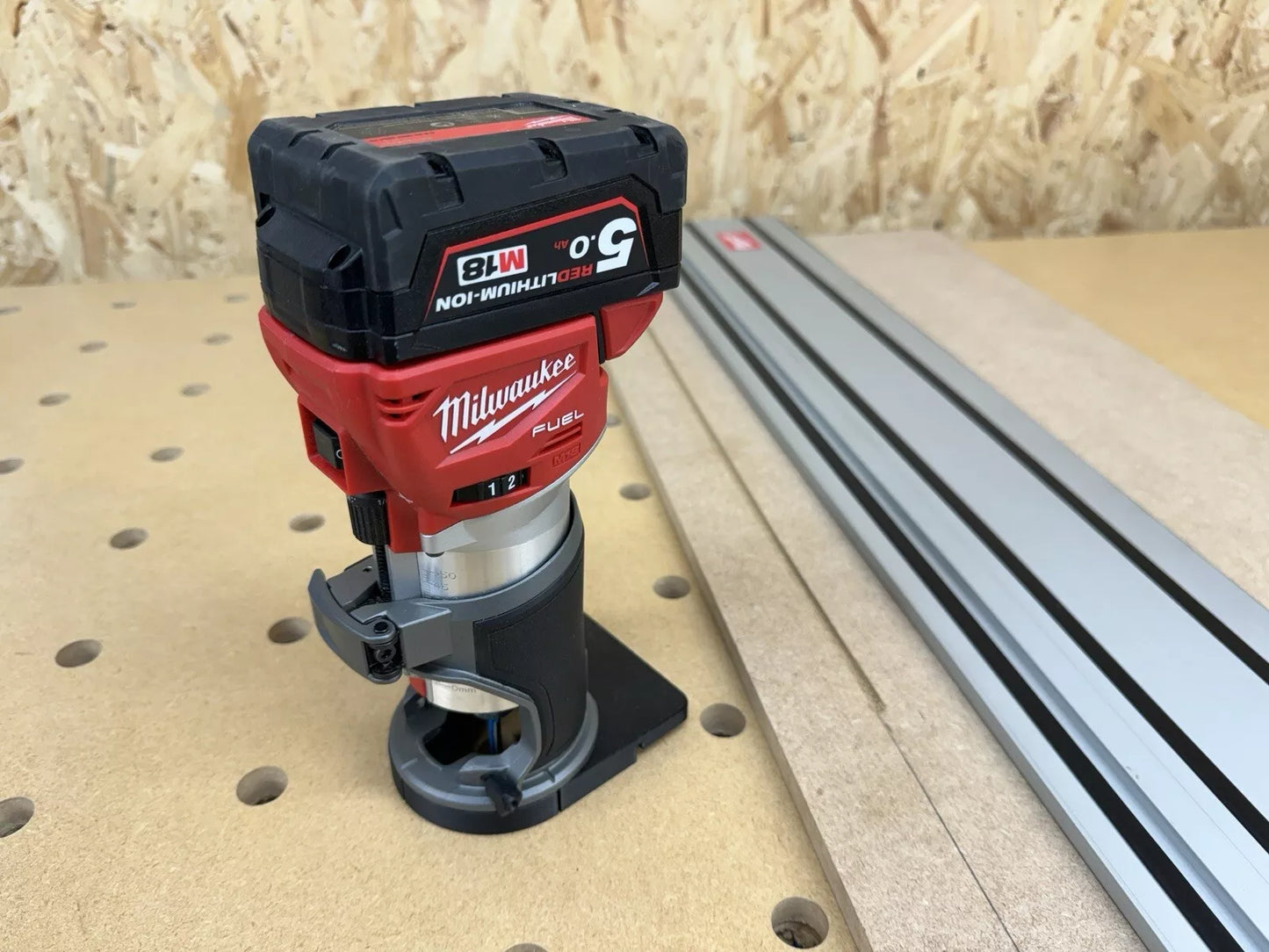 Milwaukee M18 FUEL 1/4" Trim Router Guide Rail Adaptor for Original Milwaukee Guide Rail