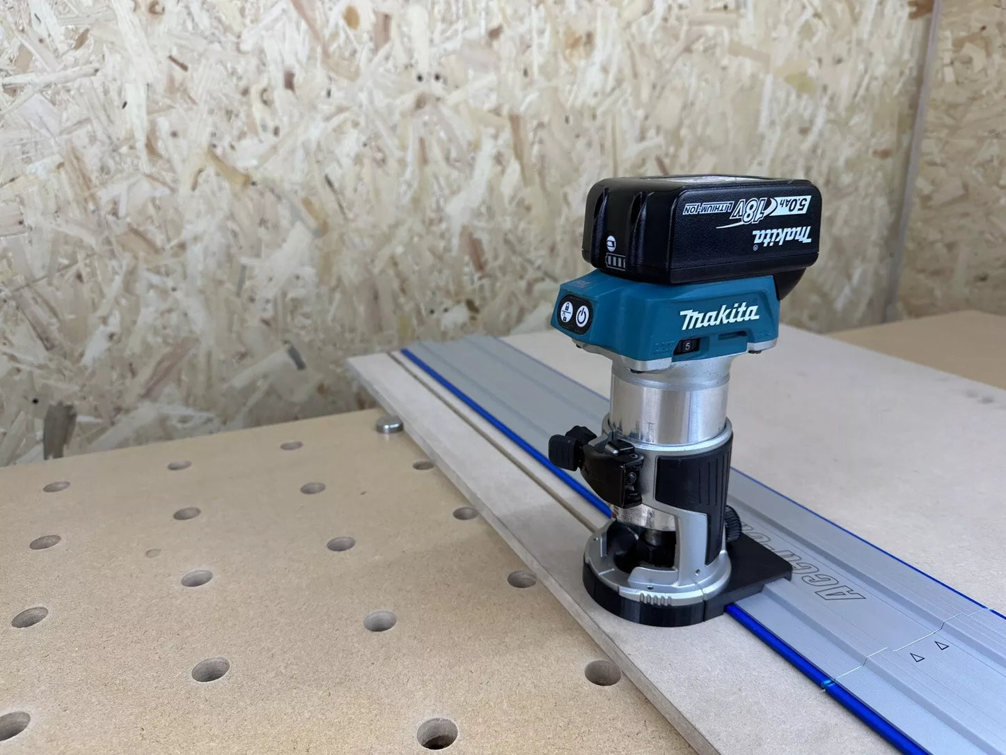 Makita DRT50 Li-Ion LXT Brushless Router Trimmer Router Guide Rail Adaptor for Kreg Accu-Cut Guide Rail