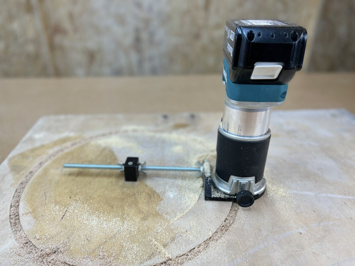 Circle Jig for Makita DRT50 1/4 Trimmer Router