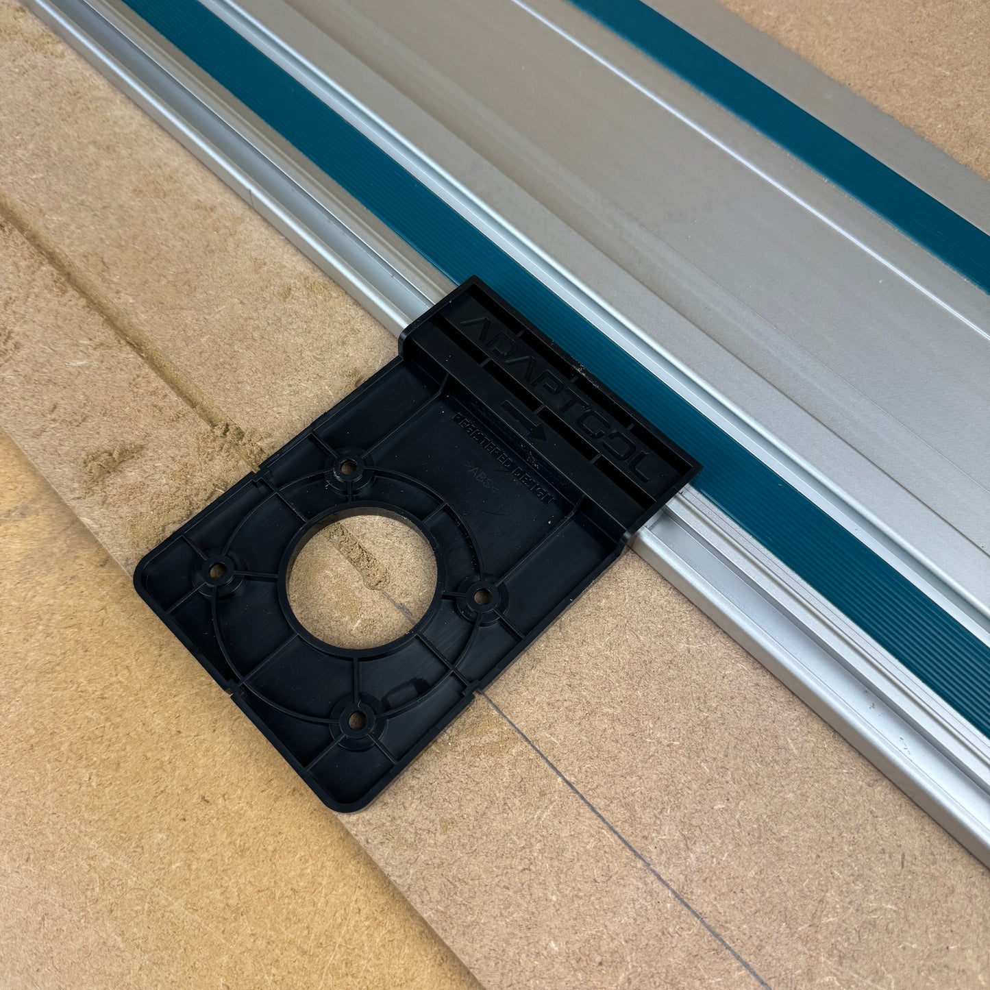 Makita RT001 40V XGT Router Trimmer Guide Rail Adaptor - All Guide Rails