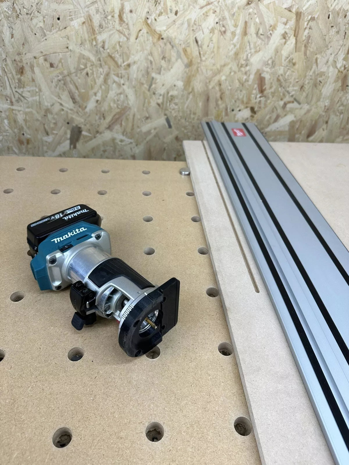 thumbnail image 2 of Makita Router Track Guide & Rail Adaptor – For DRT50, RT001G, RT0700 18V Models 2 of 3