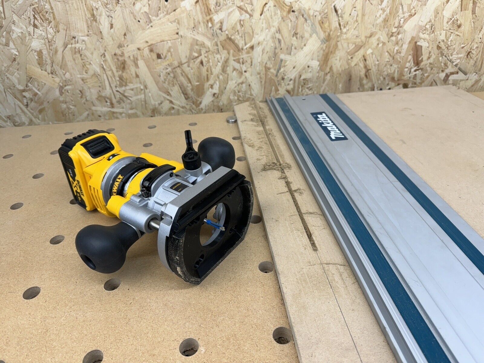 Dewalt Cordless Router Plunge Base Guide Rail Adapter to Makita Guide ...