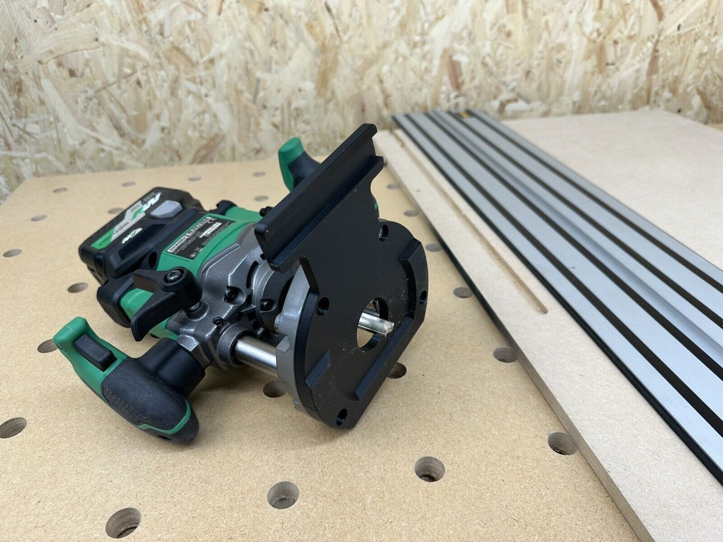 Hikoki 1/2" 36v Router Guide Rail Adaptor to Dewalt Saw Plunge Track