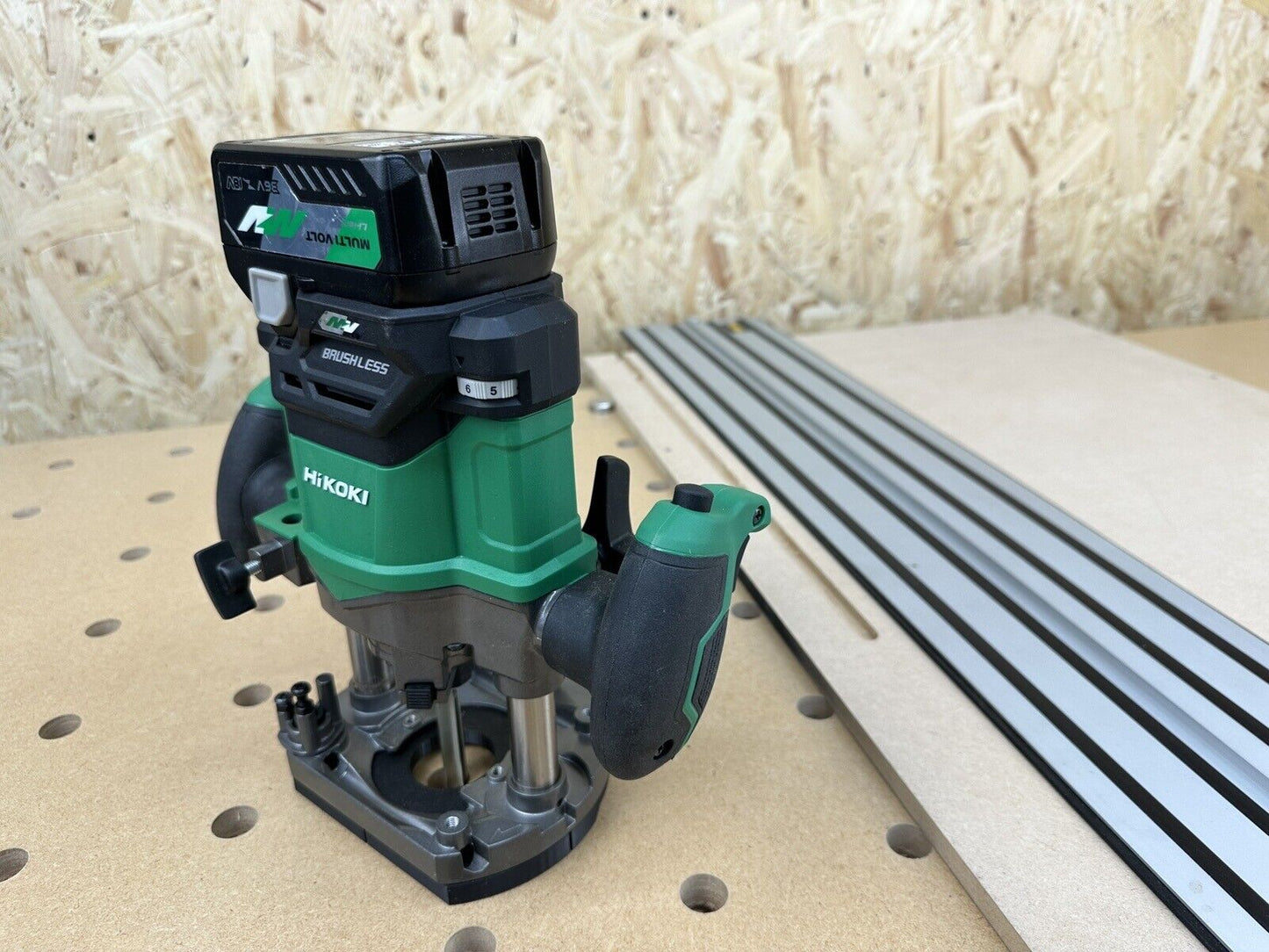 Hikoki 1/2" 36v Router Guide Rail Adaptor to Dewalt Saw Plunge Track