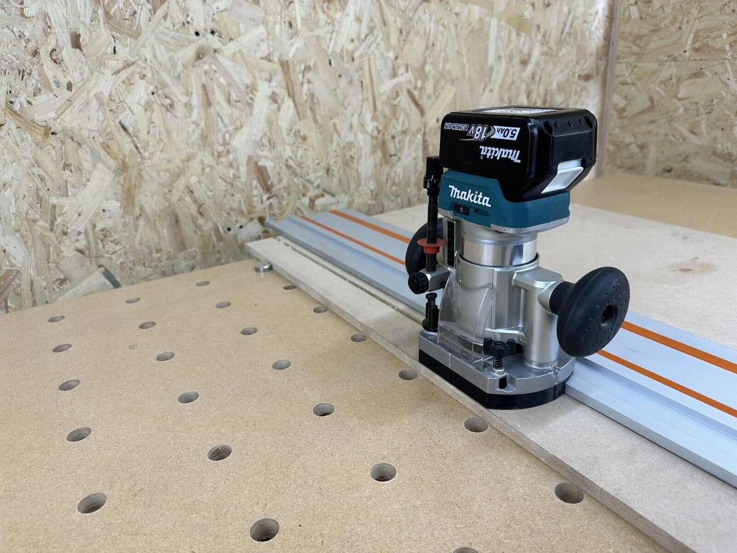 Makita Router Plunge Base Guide Adaptor to Evolution Saw Track