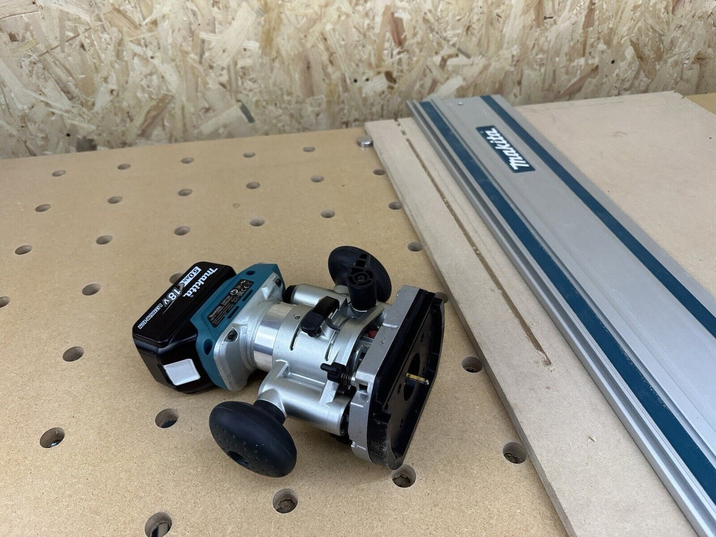 Makita Cordless Router Plunge Base Guide Rail Adaptor to Makita Guide Rail