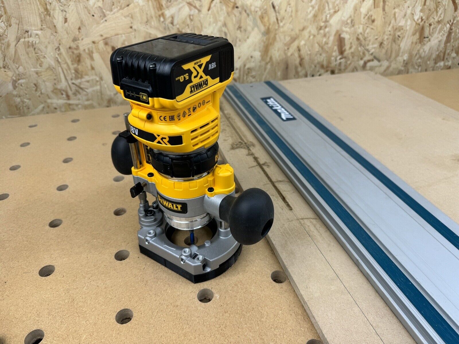 Dewalt cordless router online plunge base