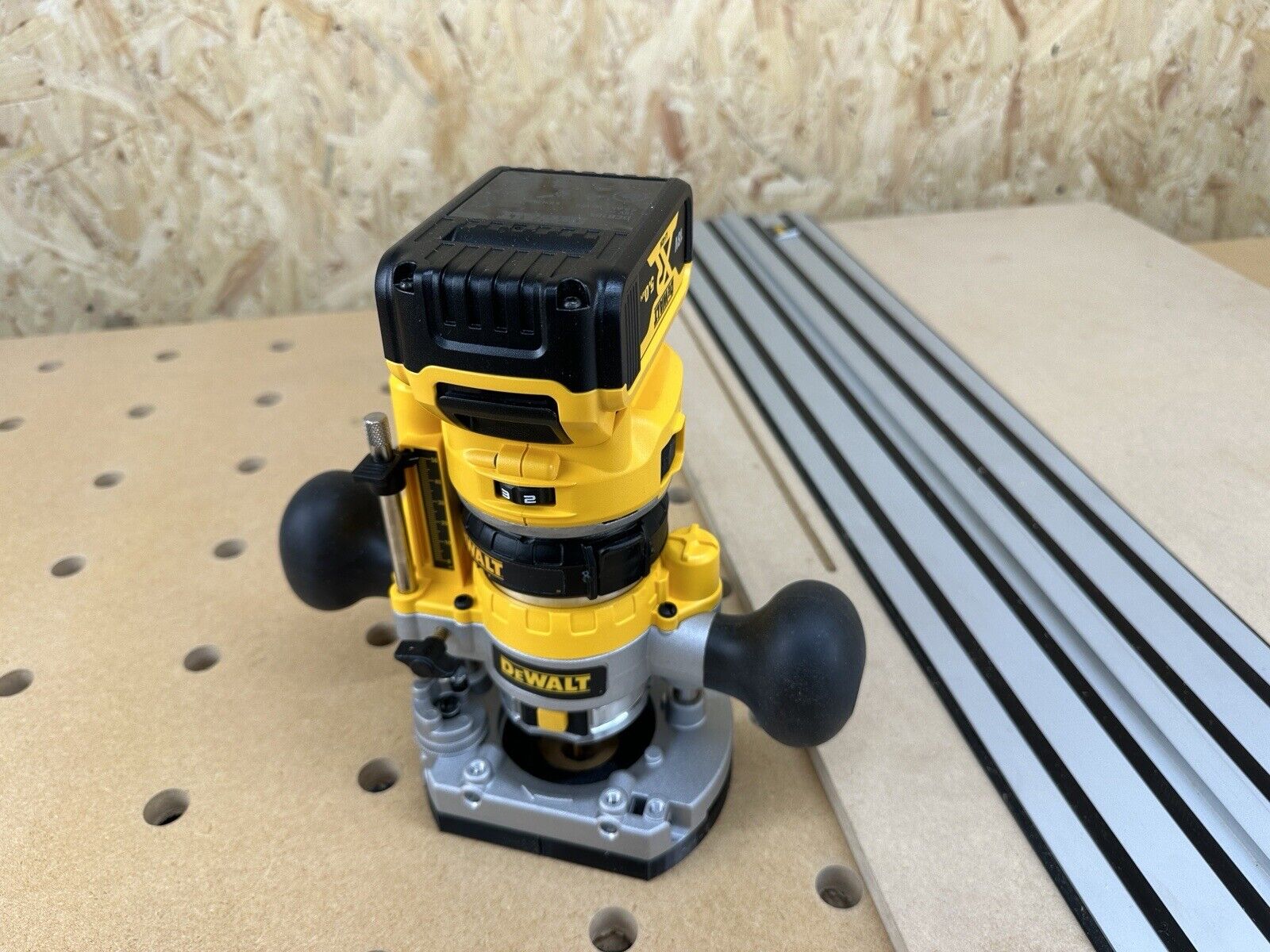 Dewalt Cordless Router Plunge Base Guide Rail Adapter to Dewalt Guide ...