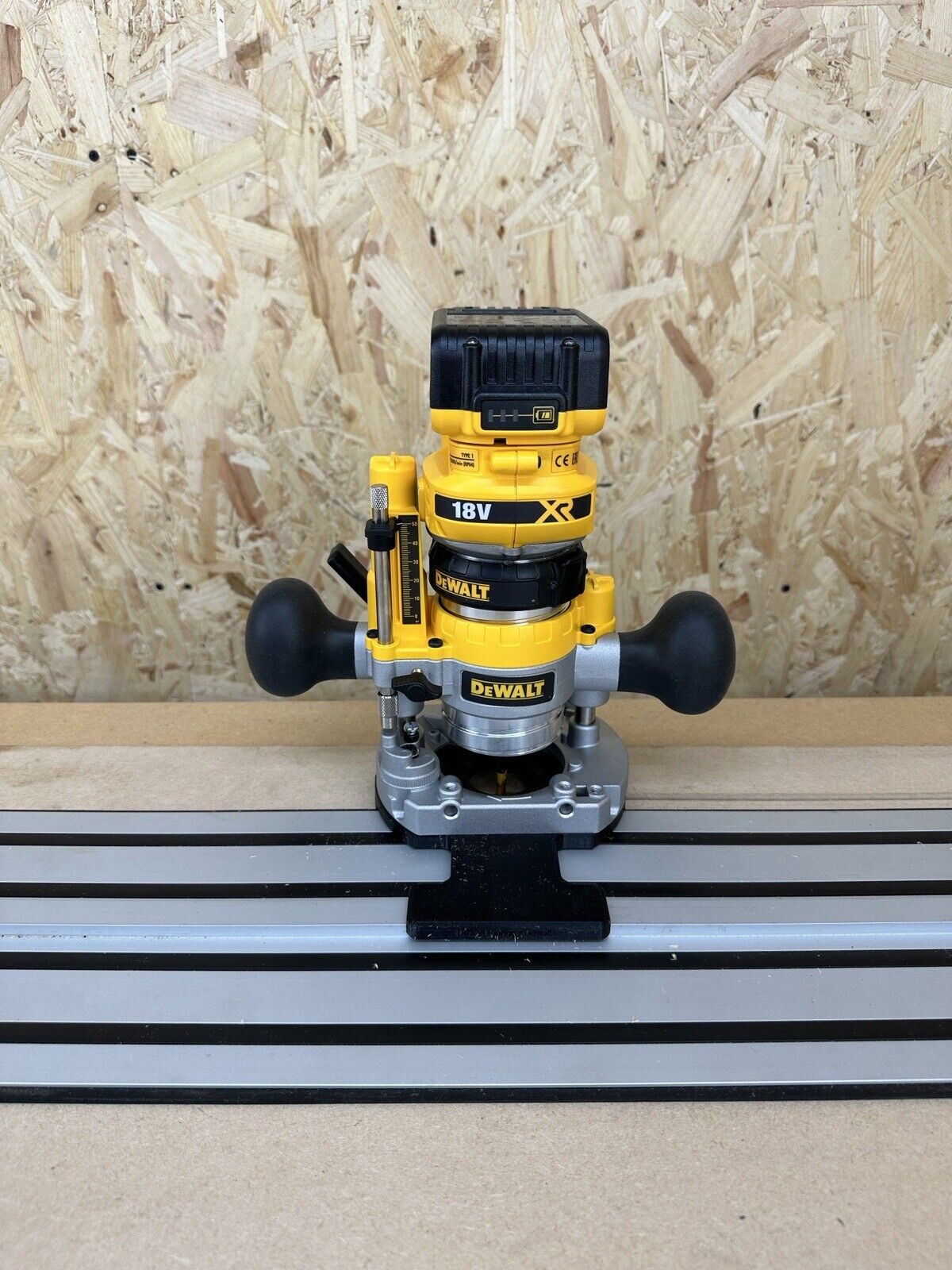 Dewalt Cordless Router Plunge Base Guide Rail Adapter to Dewalt Guide Rail