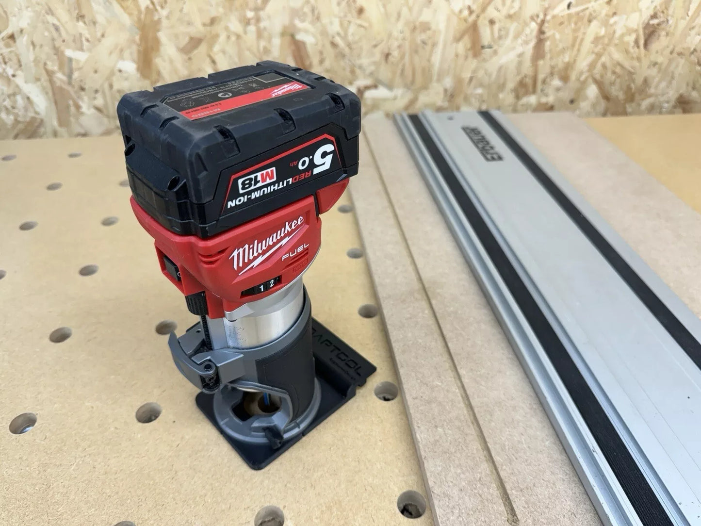 Milwaukee M18 FUEL 1/4" Trim Router Guide Rail Adaptor for Erbauer Guide Rail