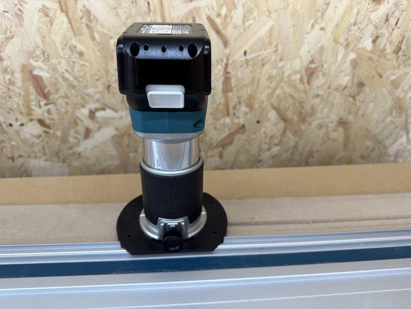 Makita Cordless Router Plunge Base Guide Rail Adaptor to Makita Guide Rail