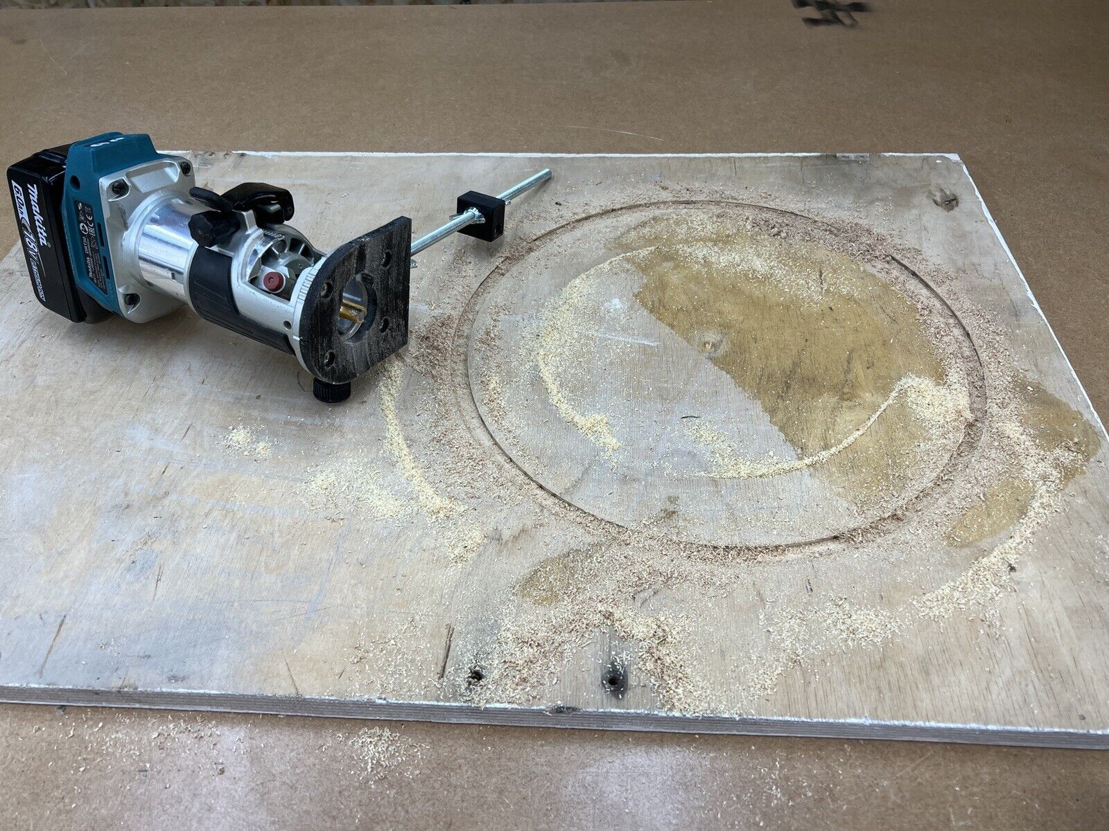 Makita router discount straight edge guide