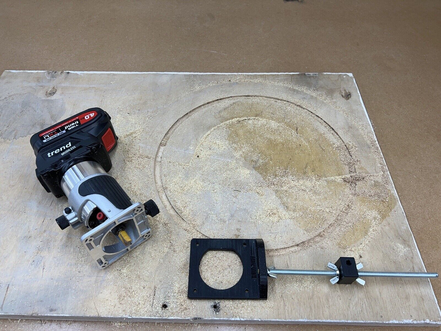 Circle Jig for Trend T18S/R14K1 1/4 Trimmer Router Fully Adjustable