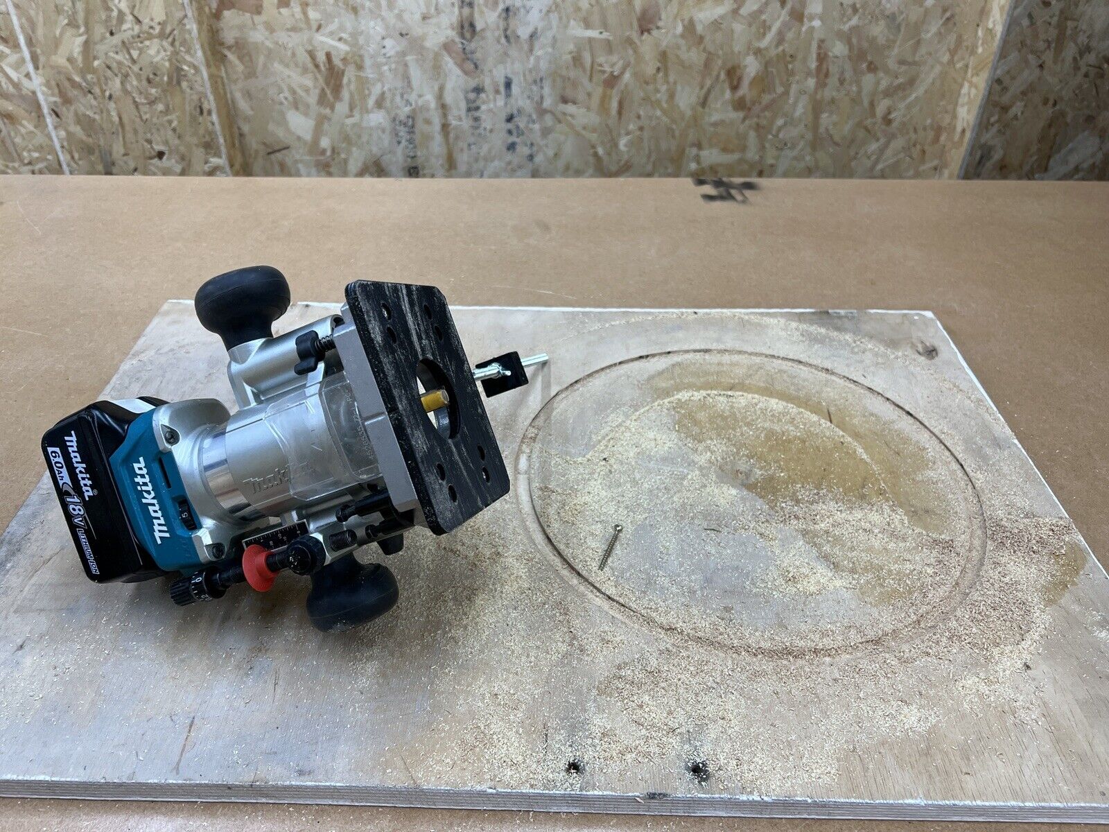 Circle Jig for Makita DRT50 Cordless Plunge Router Fully